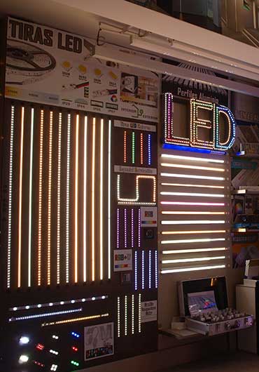 imagen exposición de iluminación led en tienda M30
